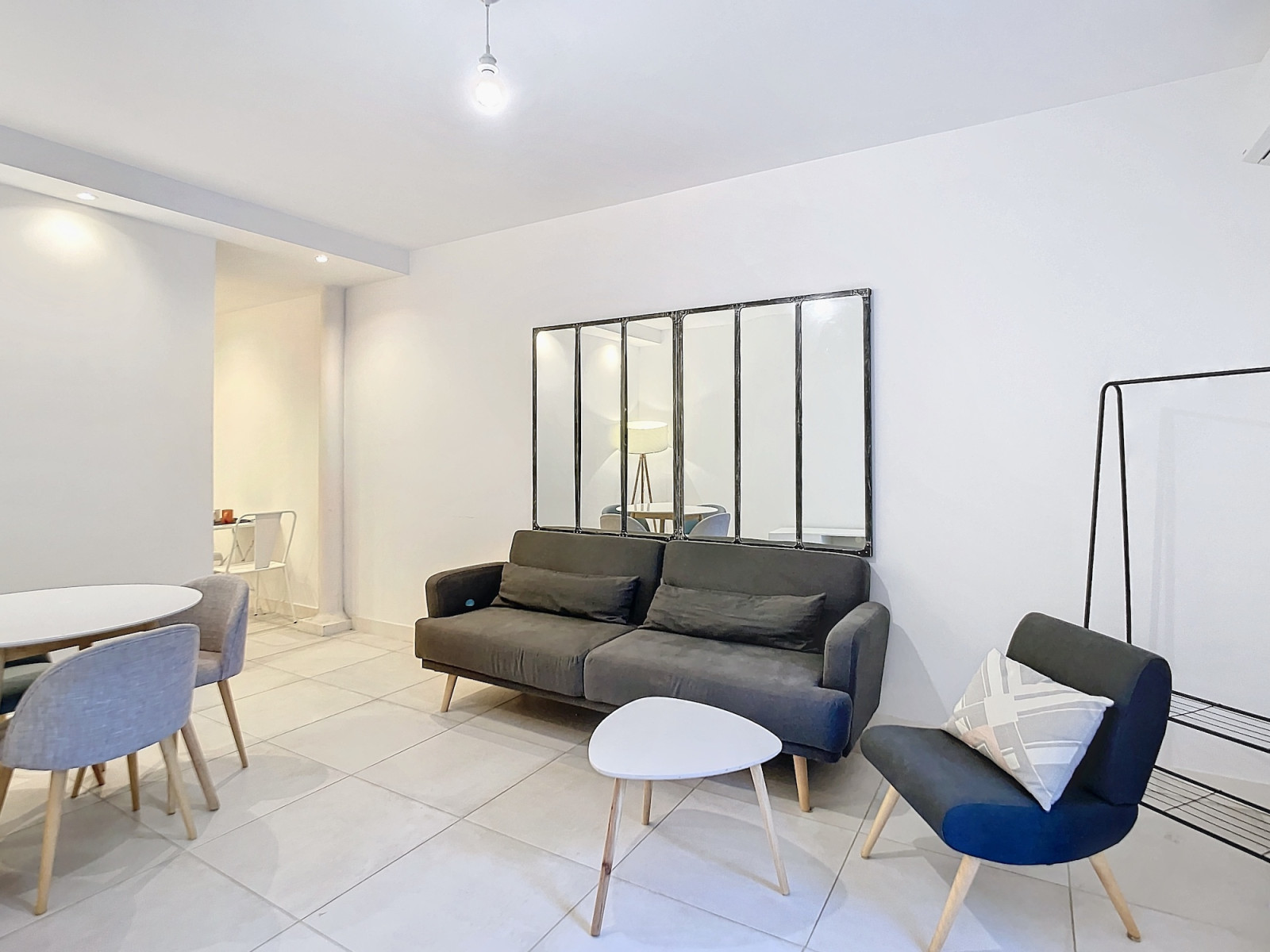 
                                                Vente
                                                 Élégant 2 pièces avec jardin