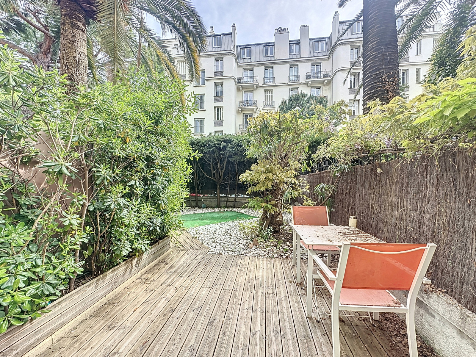 
                                                Vente
                                                 Élégant 2 pièces avec jardin