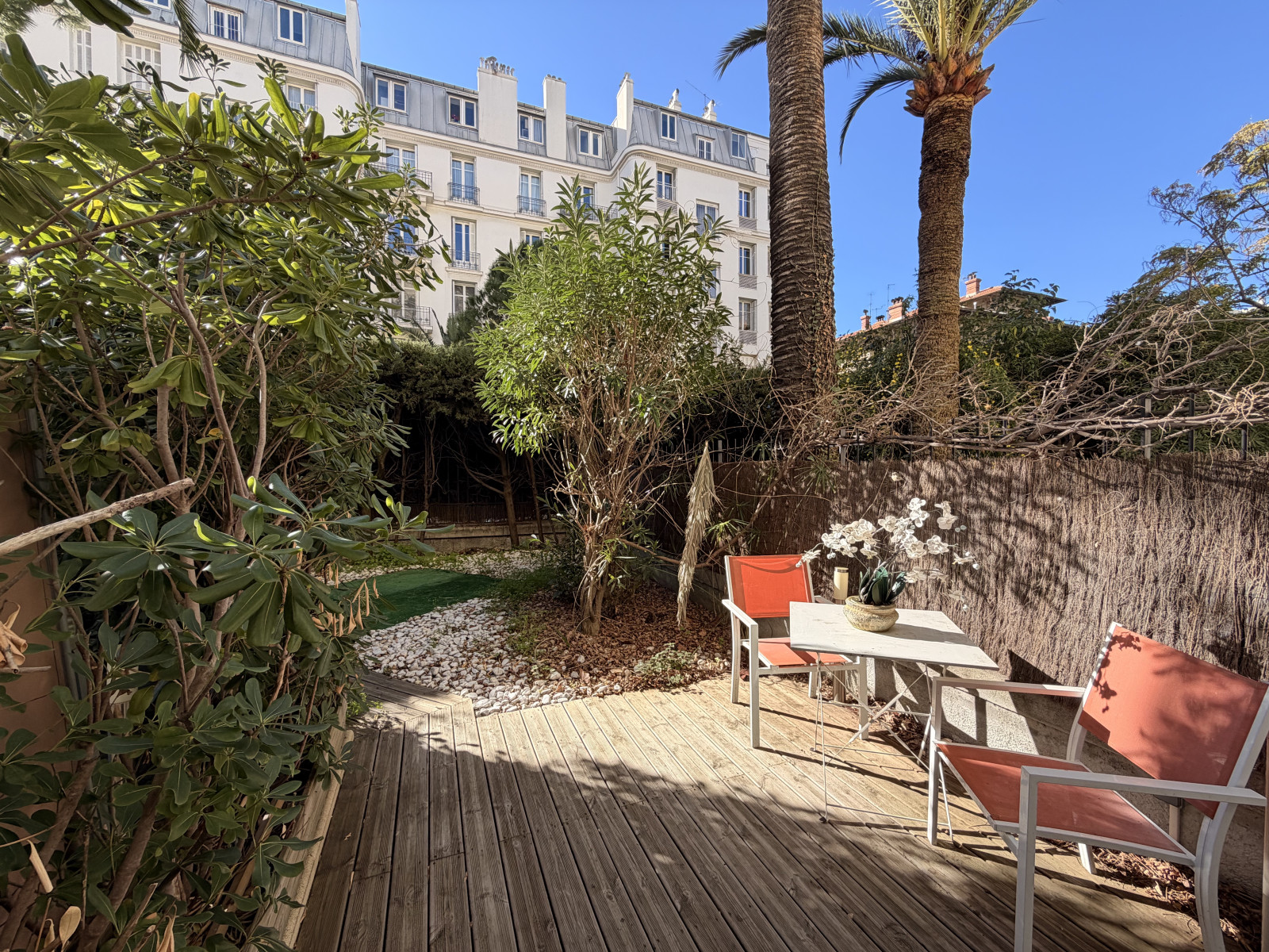 
                                                Vente
                                                 Élégant 2 pièces avec jardin privatif au cœur de Cimiez