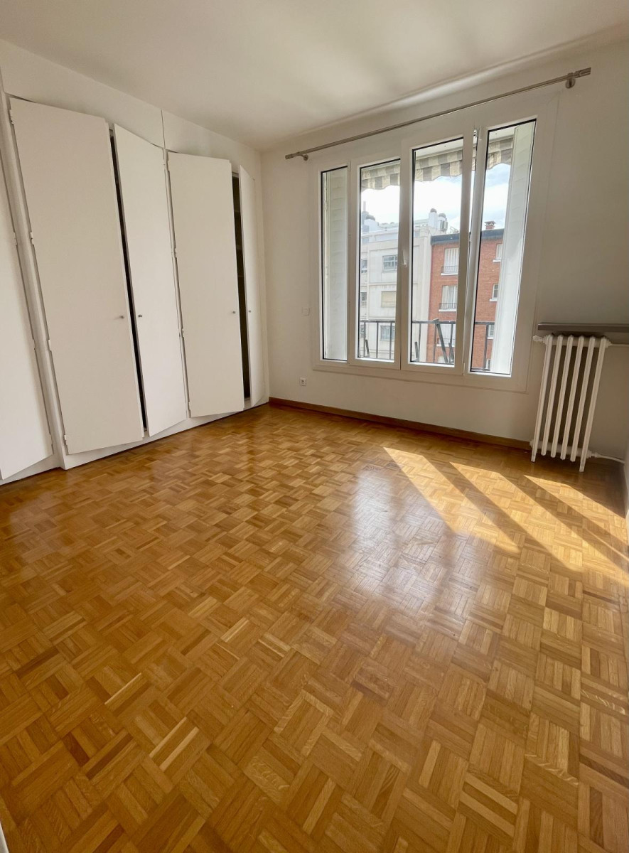 
                                                Location
                                                 Élégant 2 pièces plein sud toutes commidites
