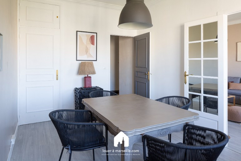 
                                                Location
                                                 Elégant Mermoz