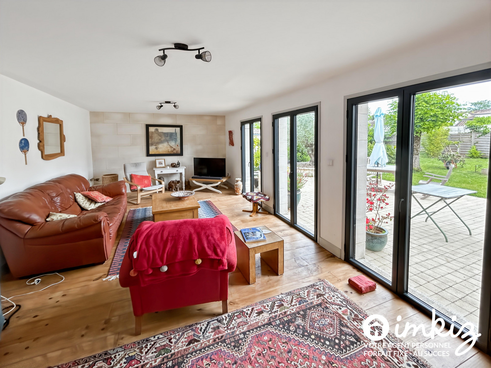 
                                                Vente
                                                 Elegante maison en pierre , 3 grande chambre aérée