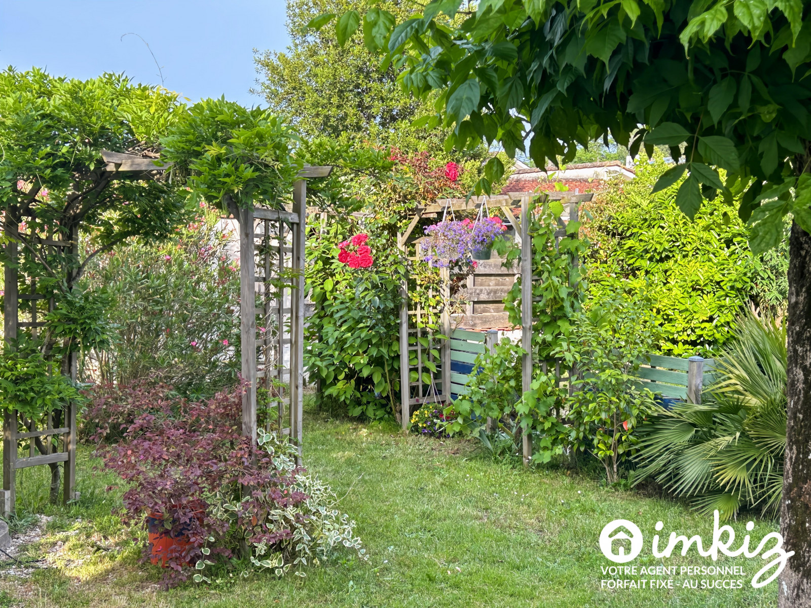 
                                                Vente
                                                 Elegante maison en pierre , 3 grande chambre aérée