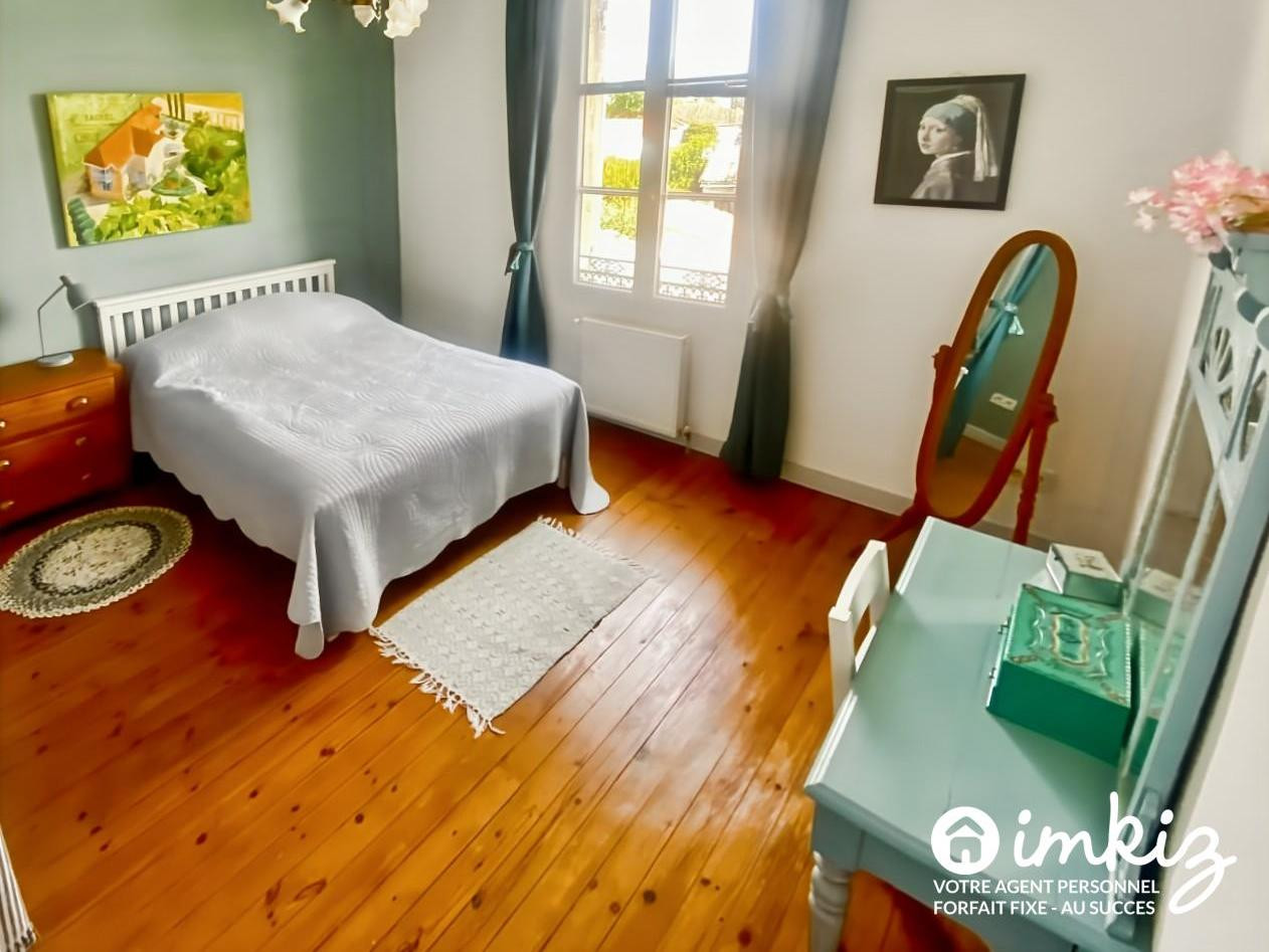 
                                                Vente
                                                 Elegante maison en pierre , 3 grande chambre aérée