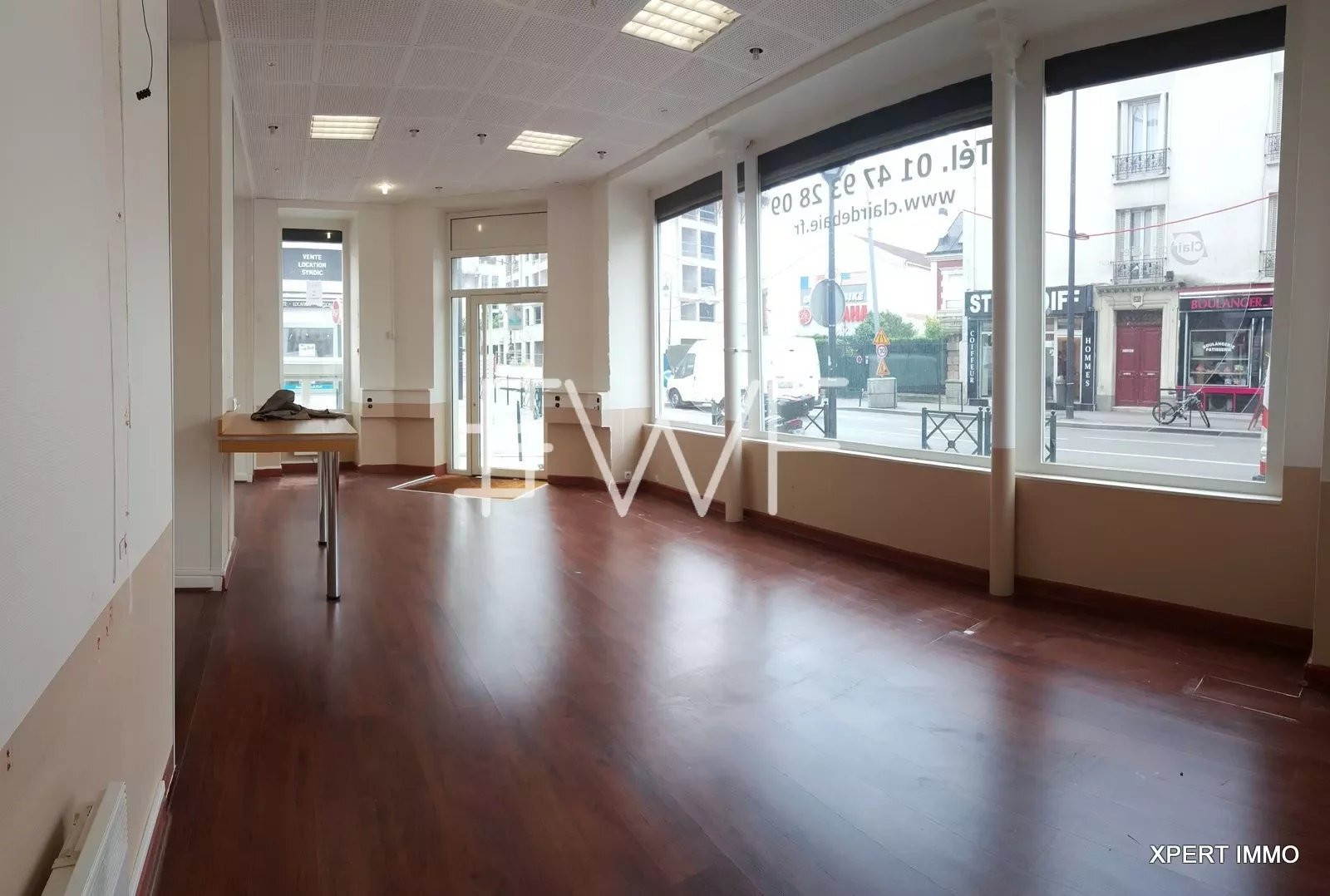 
                                                Location
                                                 Emplacement n° 1 : Boutique d'Angle 170m²