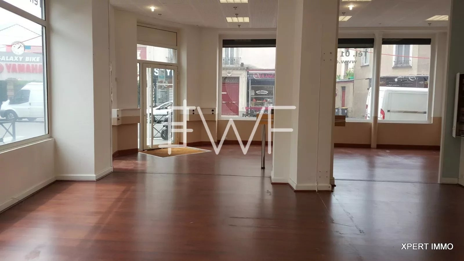 
                                                Location
                                                 Emplacement n° 1 : Boutique d'Angle 170m²