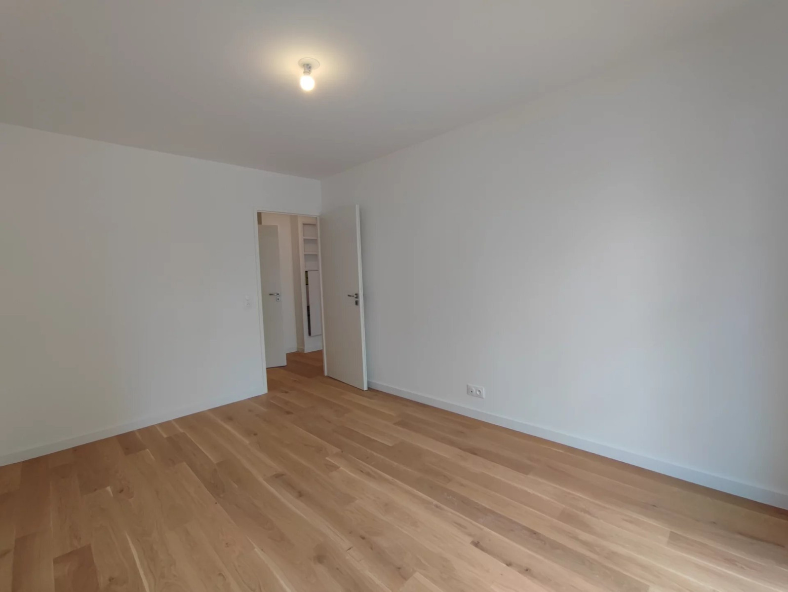 
                                                Location
                                                 Emplacement n°1 pour ce bel appartement avec jardin privatif