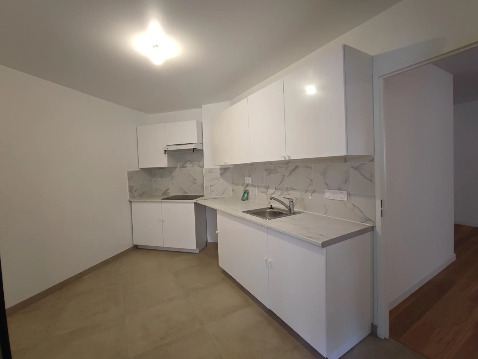 
                                                Location
                                                 Emplacement n°1 pour ce bel appartement avec jardin privatif