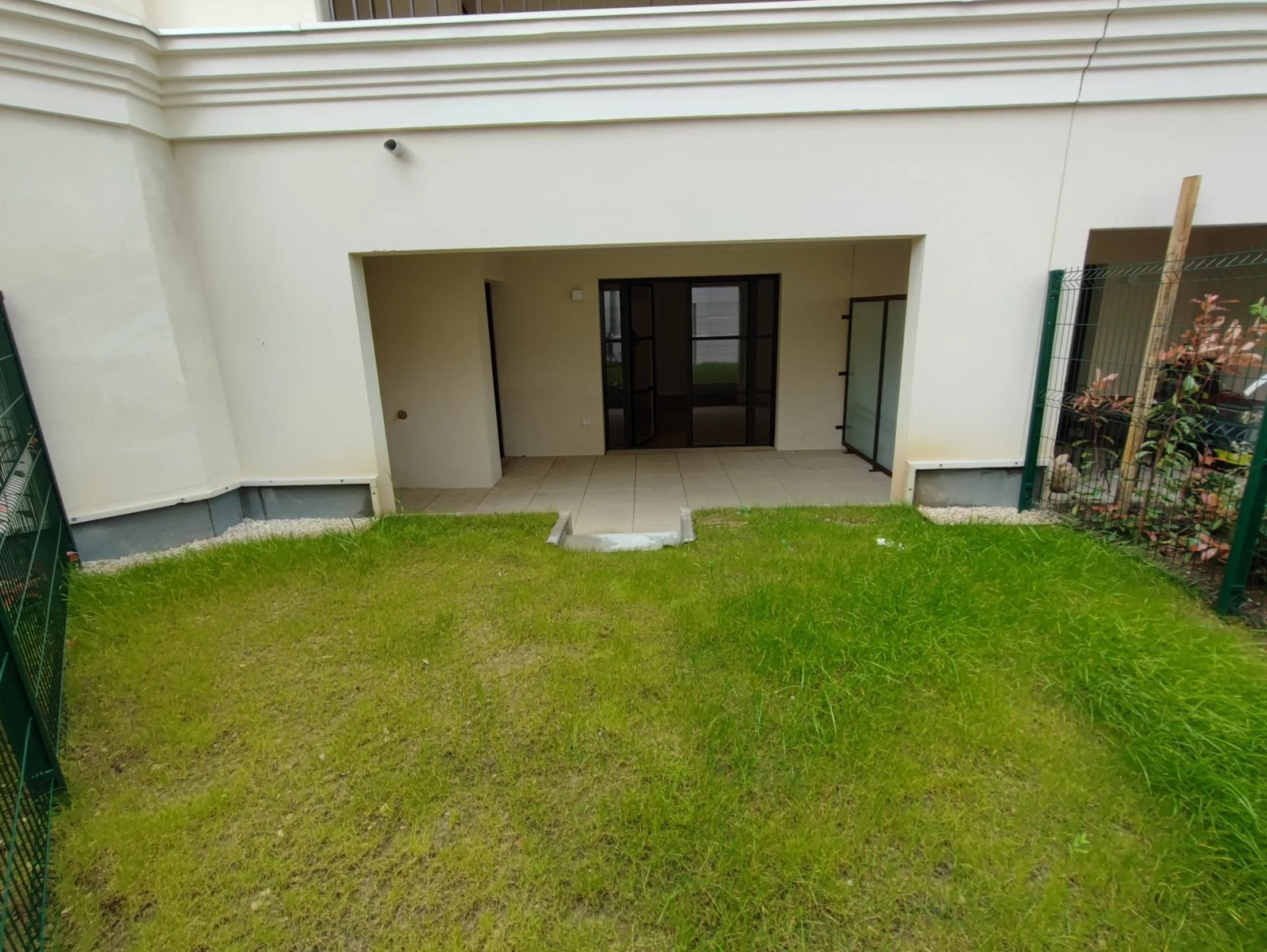 
                                                Location
                                                 Emplacement n°1 pour ce bel appartement avec jardin privatif