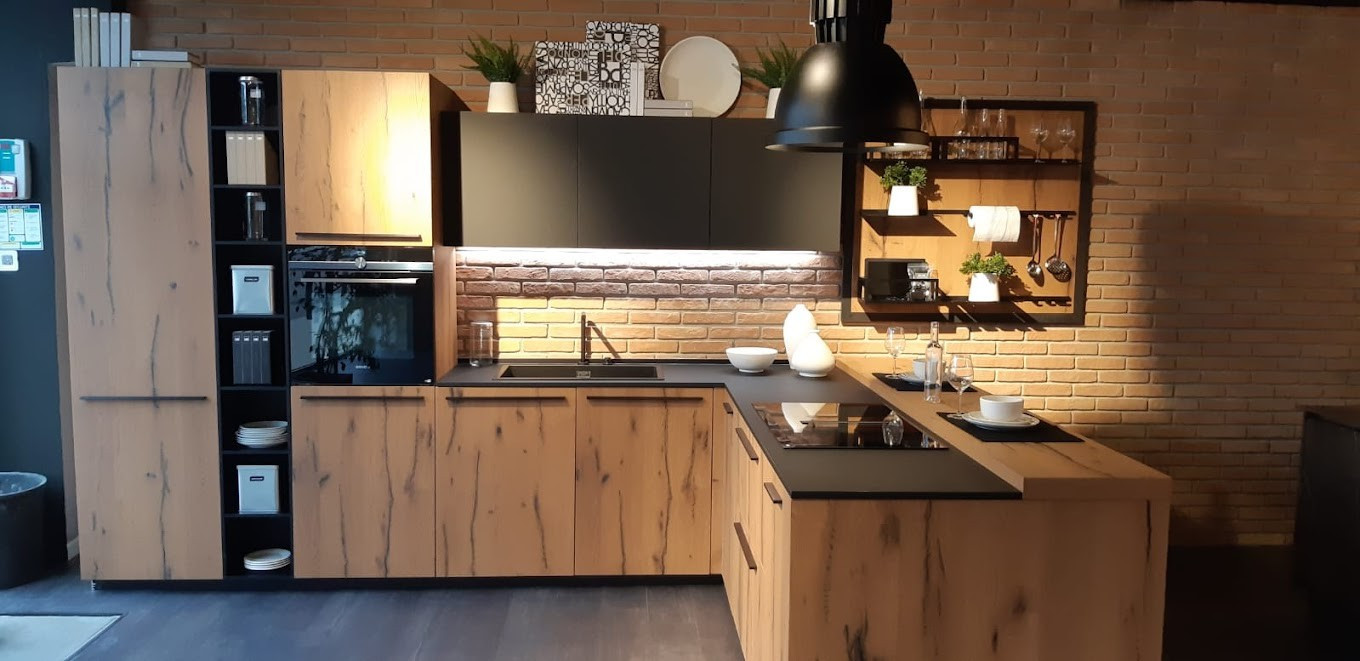 
                                                Vente
                                                 CUISINISTE AMEUBLEMENT  EMPLACEMENT N°1