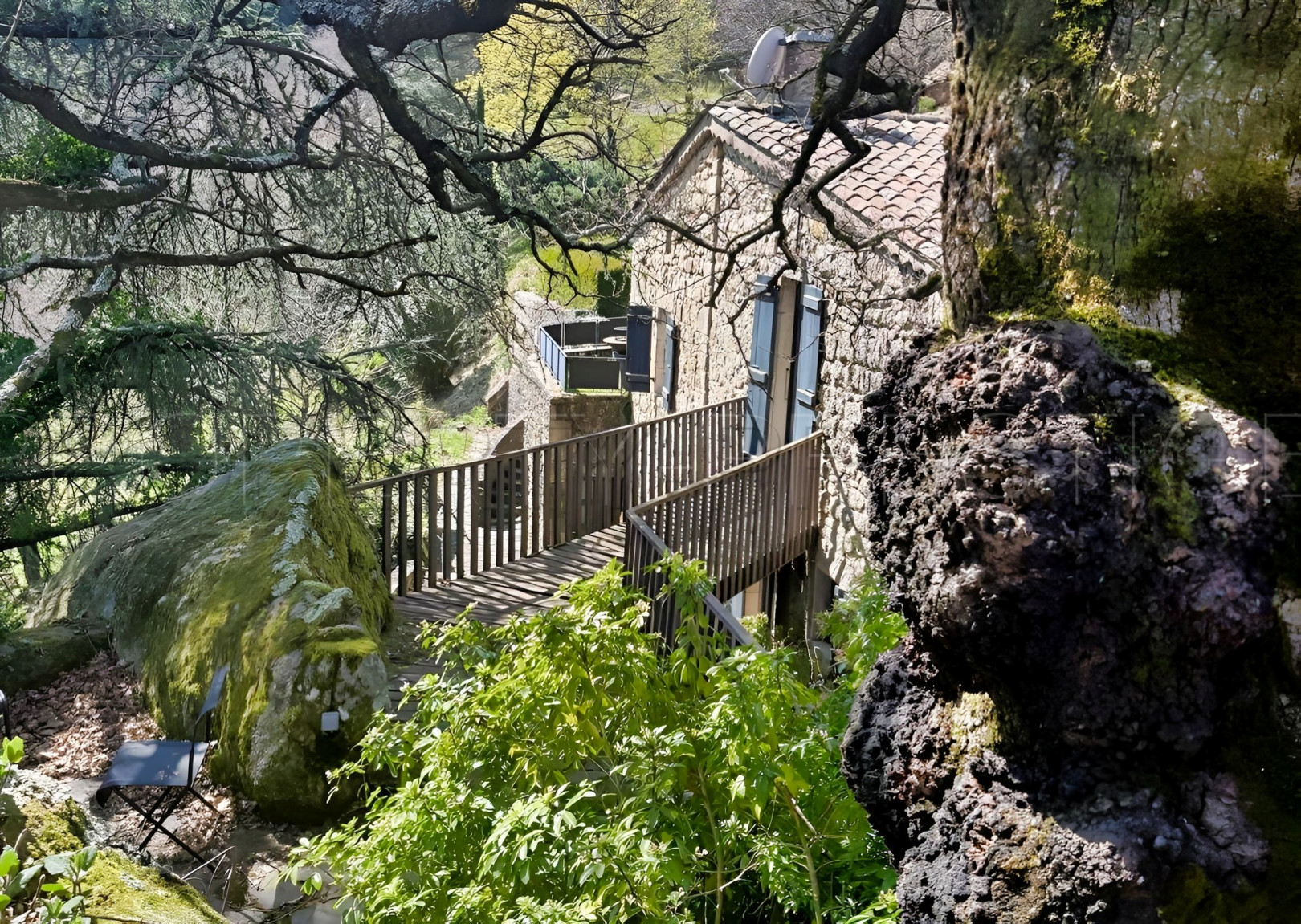 
                                                Vente
                                                 En Ardèche Mas de Caractère sur 13 Ha