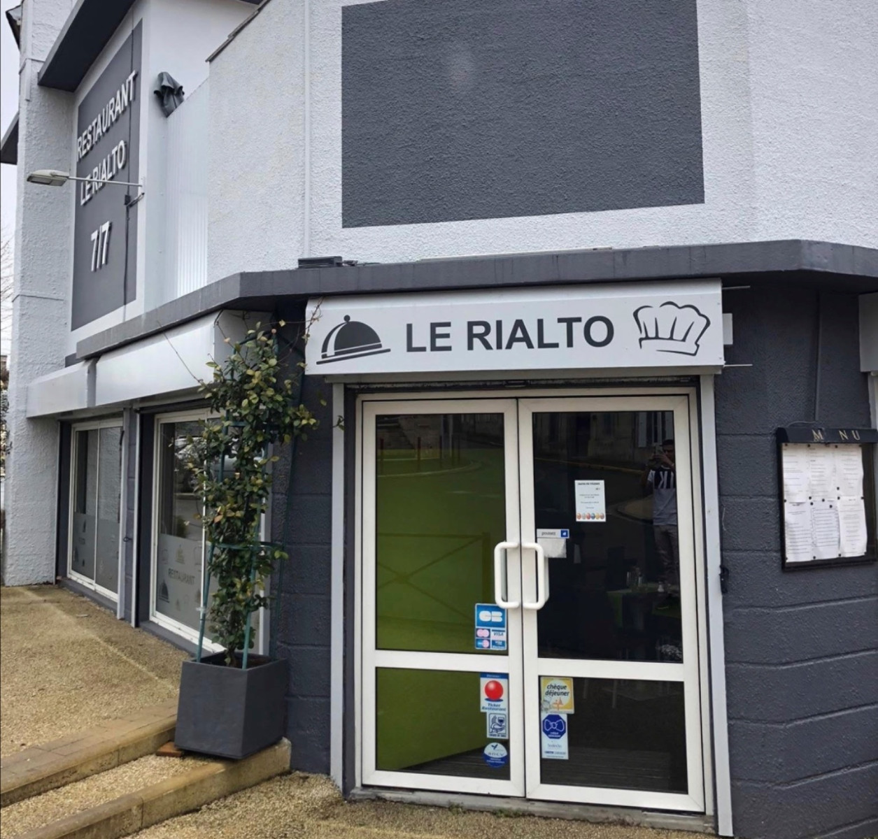 
                                                Vente
                                                 EN EXCLUSIVITÉ – IMMEUBLE MIXTE À SAINT-SAVIN