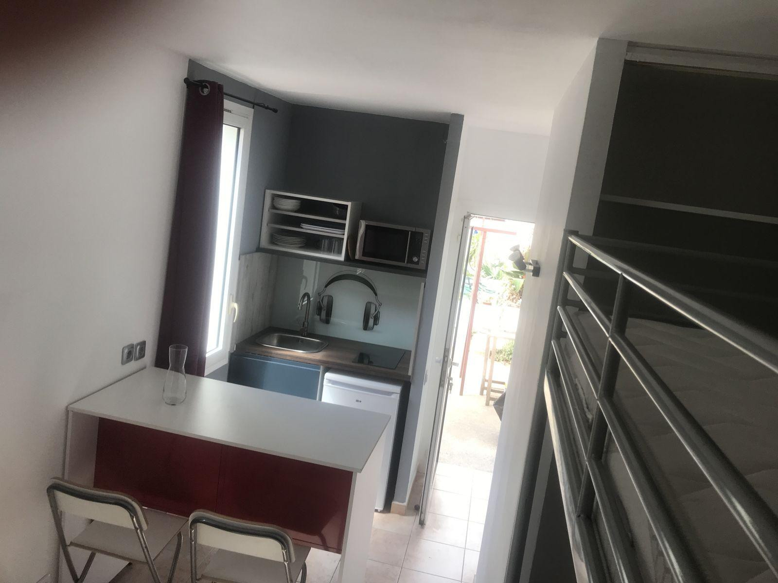 
                                                Location
                                                 En maison de ville studio meublé 20m² refait neuf