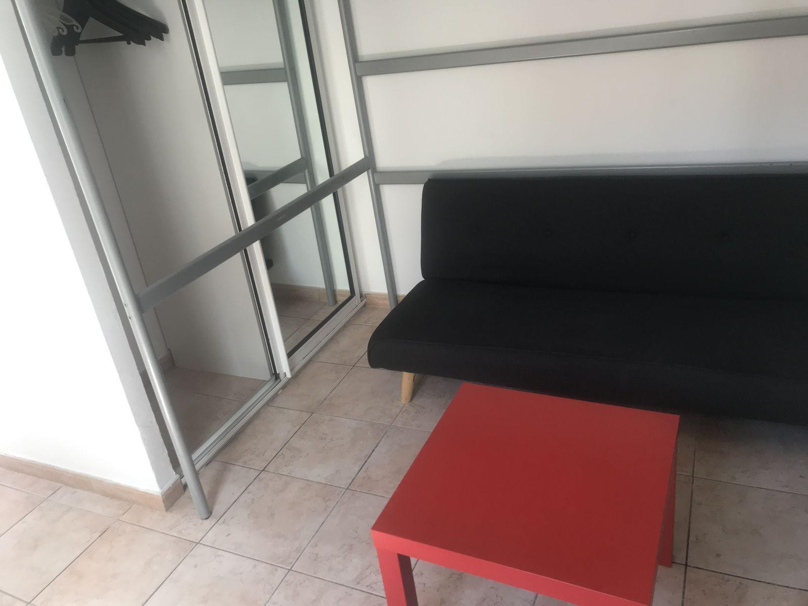 
                                                Location
                                                 En maison de ville studio meublé 20m² refait neuf