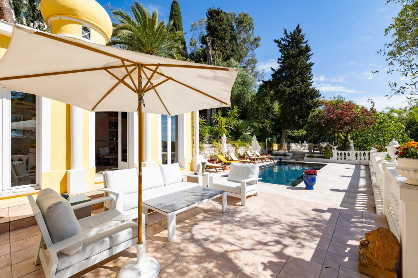 
                                                Vente
                                                 EN VENTE VILLA NICE - TERRAIN - PISCINE - VUE MER