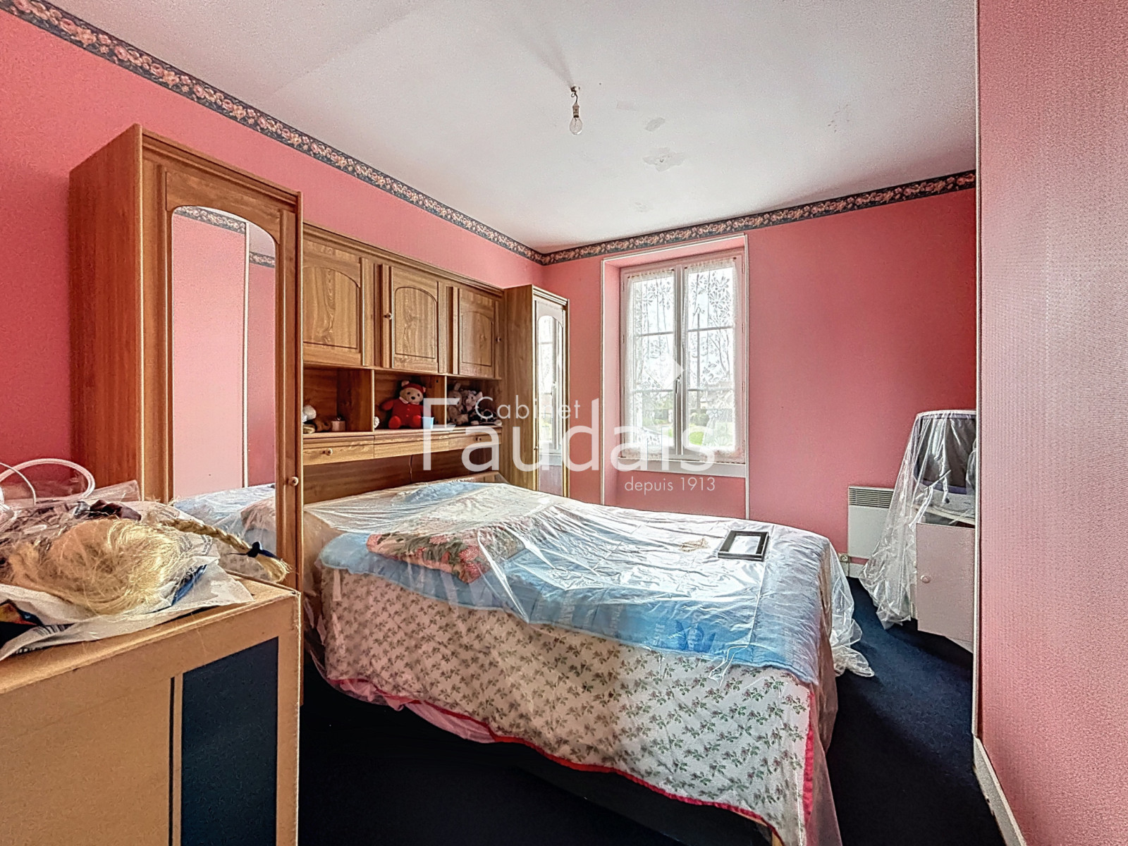 
                                                Vente
                                                 Ensemble de 2 maisons avec revenus locatifs   192 m2   10 mi