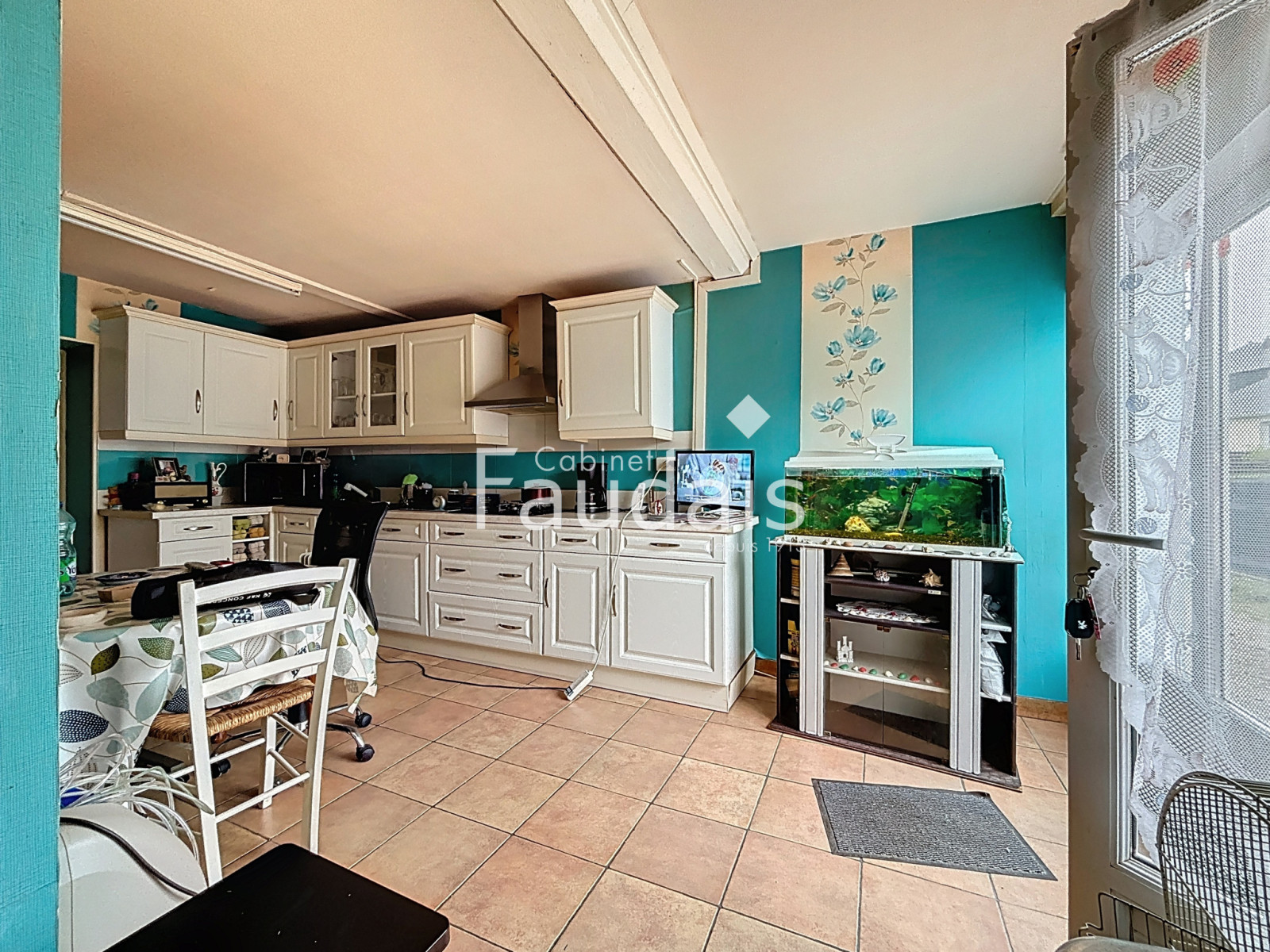 
                                                Vente
                                                 Ensemble de 2 maisons avec revenus locatifs   192 m2   10 mi