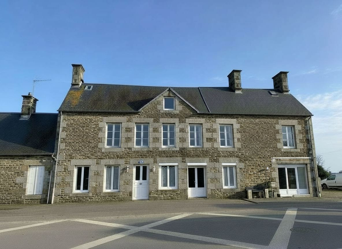 
                                                Vente
                                                 Ensemble de 2 maisons avec revenus locatifs   192 m2   10 mi