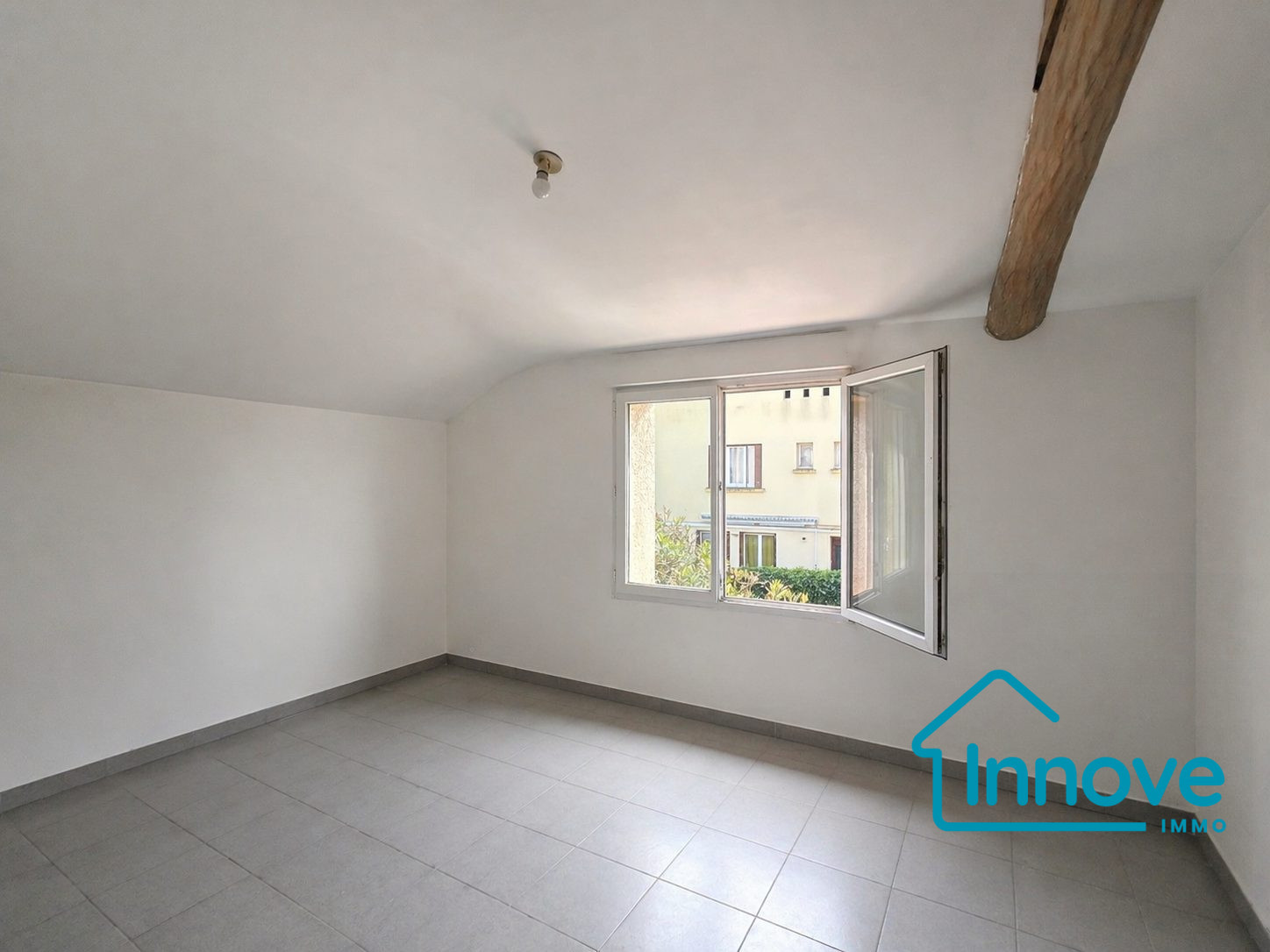 
                                                Vente
                                                 Ensemble de 3 appartements vendus loués