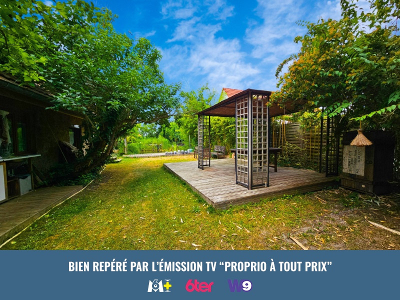 
                                                Vente
                                                 Ensemble de deux maisons avec piscine naturelle, dépendances et terrain de plus de 20 ares