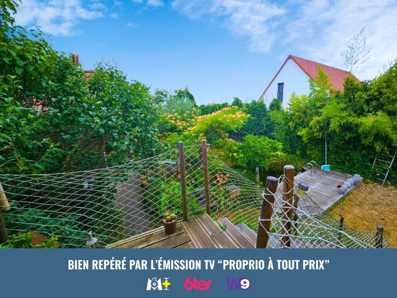 
                                                Vente
                                                 Ensemble de deux maisons avec piscine naturelle, dépendances et terrain de plus de 20 ares