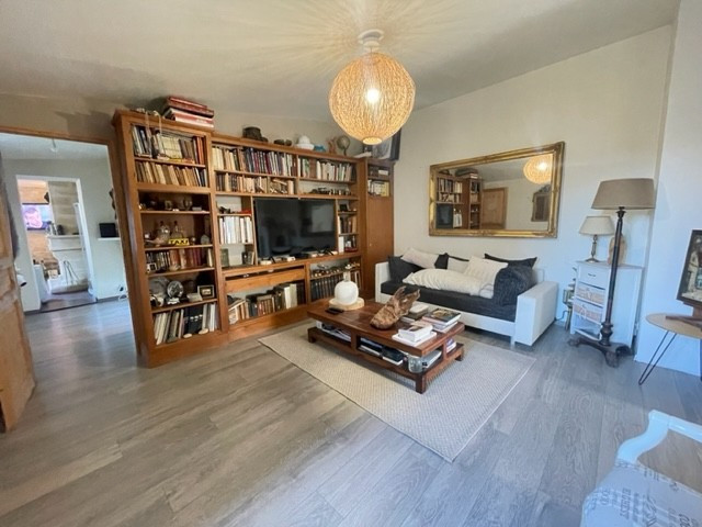 
                                                Vente
                                                 ensemble immobilier 170M²