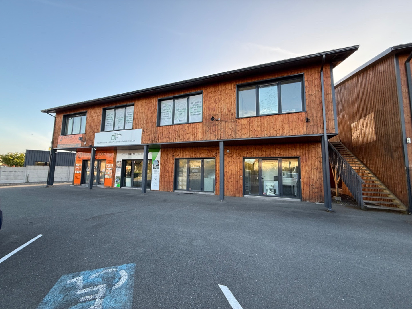 
                                                Vente
                                                 Ensemble immobilier à fort potentiel