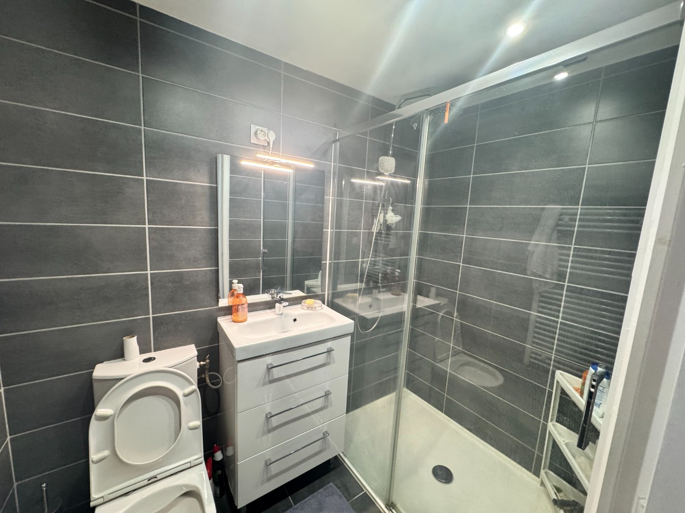 
                                                Vente
                                                 ENSEMBLE IMMOBILIER HYPER CENTRE