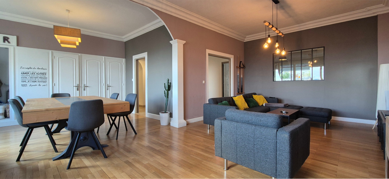 
                                                Vente
                                                 Ensemble maison 5 ch de 207 m² +  appartement T2 de 60 m²