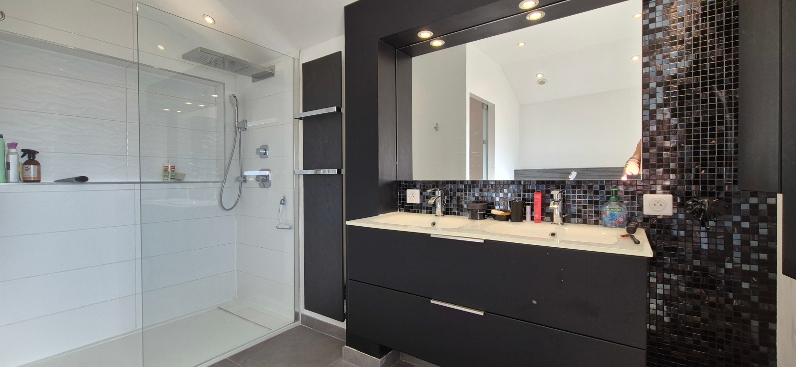 
                                                Vente
                                                 Ensemble maison 5 ch de 207 m² +  appartement T2 de 60 m²