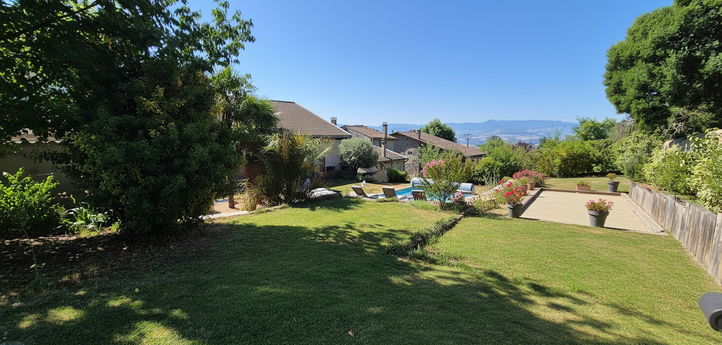 
                                                Vente
                                                 Ensemble maison 5 ch de 207 m² +  appartement T2 de 60 m²