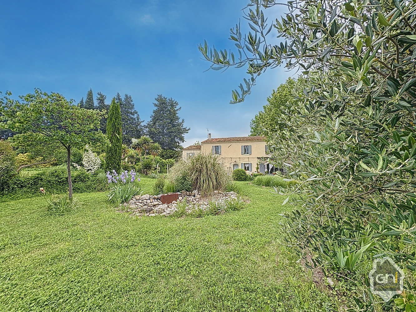 
                                                Vente
                                                 Entre Alpilles et Luberon, Mas d'exception.