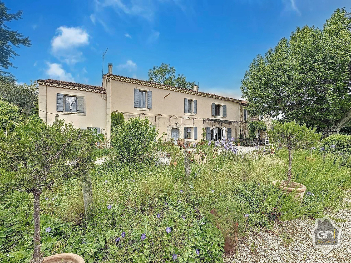 
                                                Vente
                                                 Entre Alpilles et Luberon, Mas d'exception.