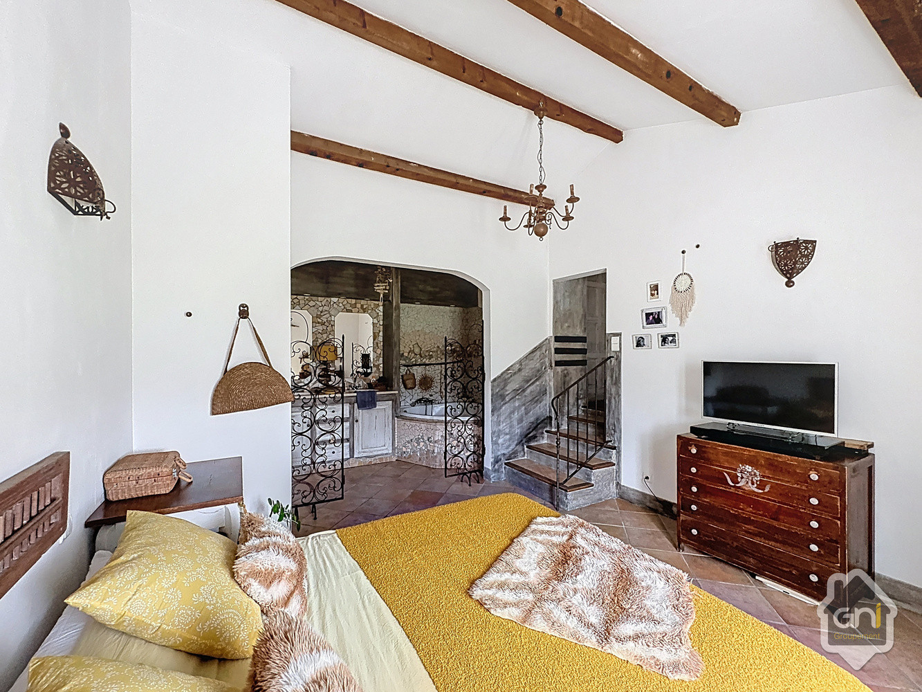 
                                                Vente
                                                 Entre Alpilles et Luberon, Mas d'exception.