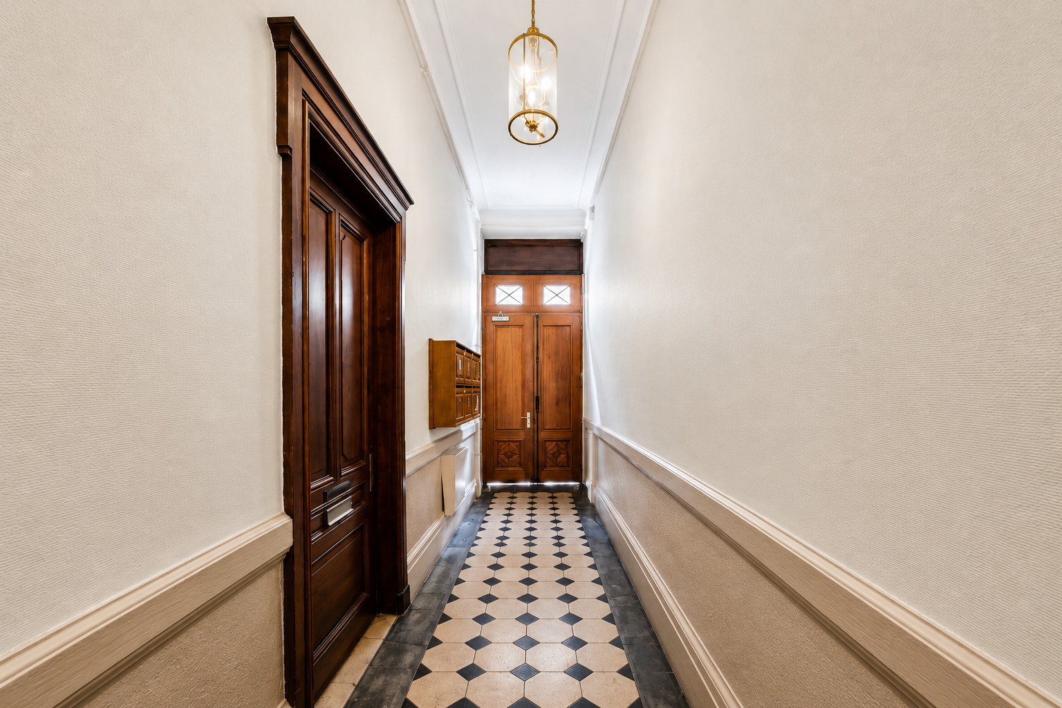 
                                                Vente
                                                 Entre Opéra et Cordeliers magnifique "Haussmannien"