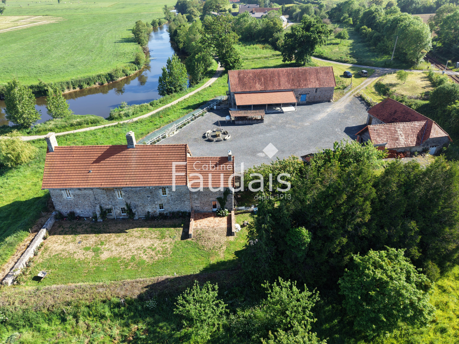 
                                                Vente
                                                 entre ST LO et ISIGNY
