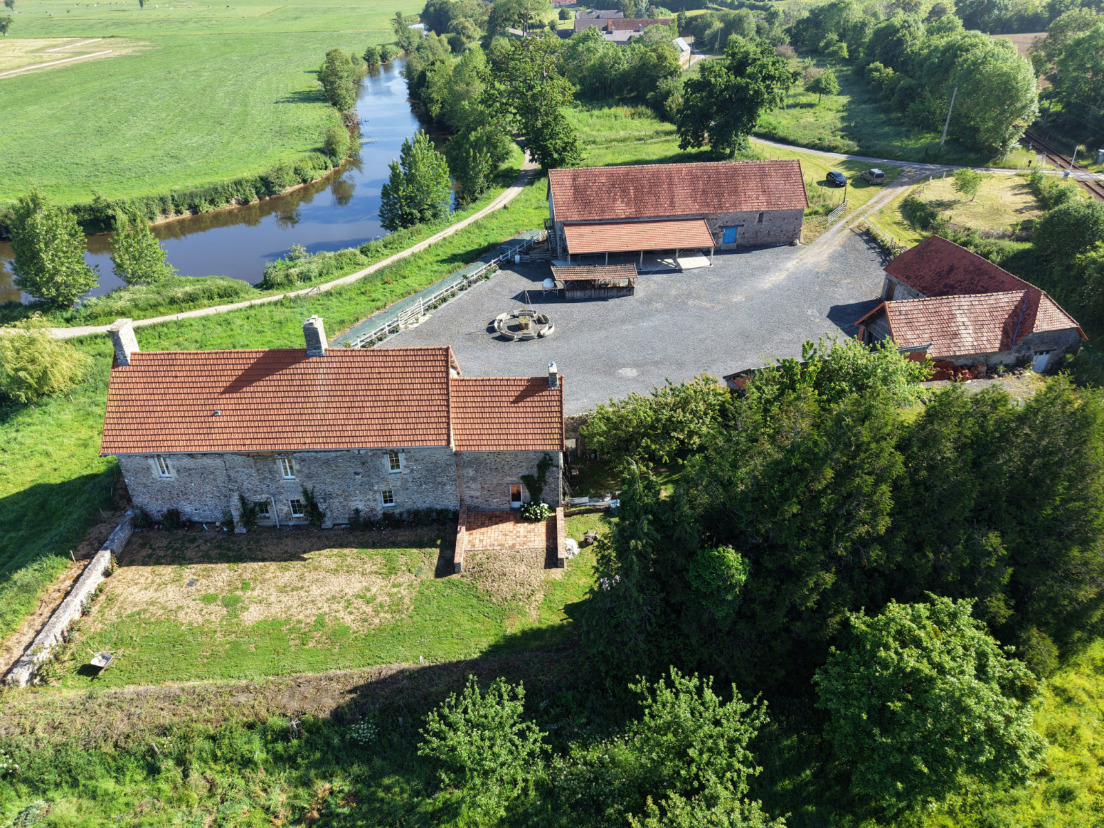 
                                                Vente
                                                 entre ST LO et ISIGNY