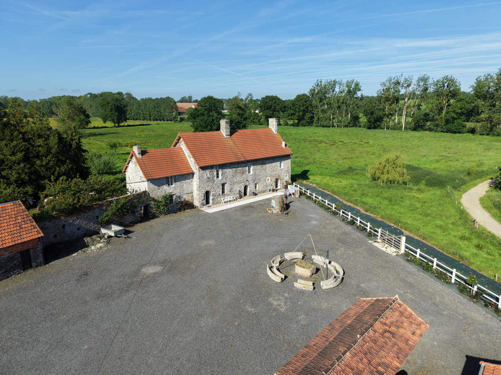 
                                                Vente
                                                 entre ST LO et ISIGNY