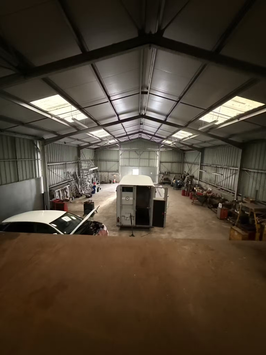 
                                                Vente
                                                 Entrepôt 318m² + terrain à Peujard (33240)