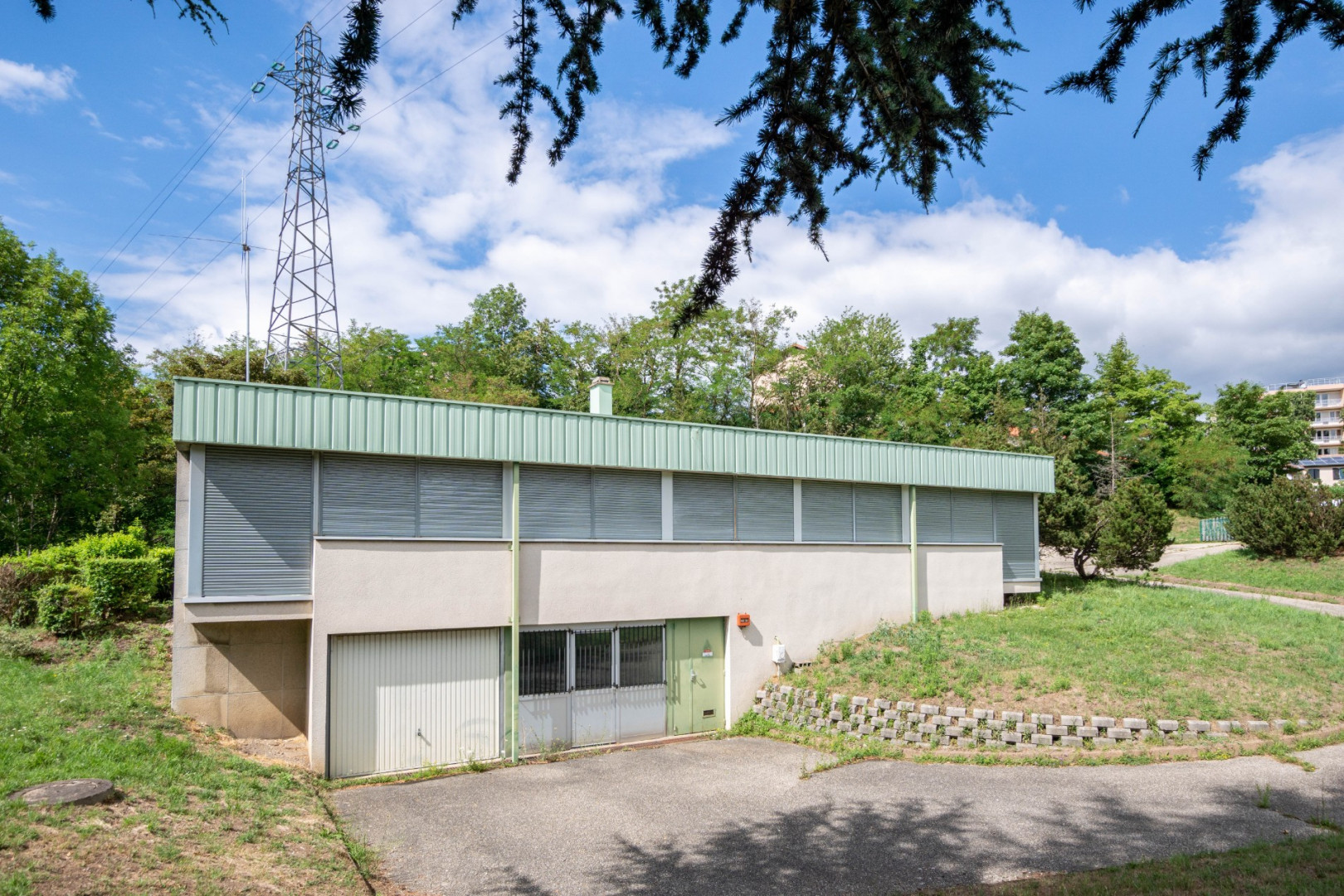 
                                                Vente
                                                 Entrepôt - 547 m² - SAINT-ETIENNE (42)