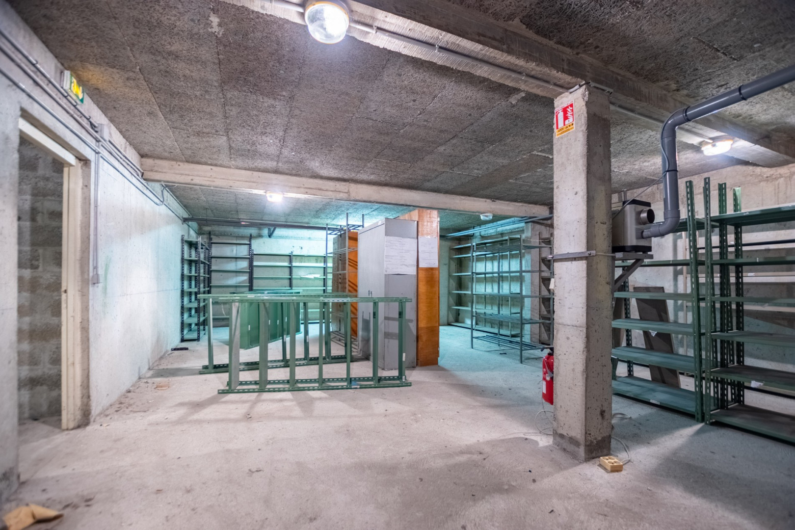 
                                                Vente
                                                 Entrepôt - 547 m² - SAINT-ETIENNE (42)