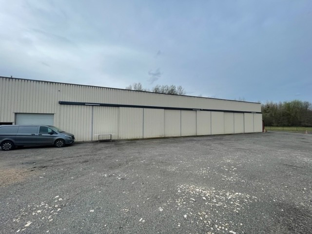 
                                                Vente
                                                 ENTREPOT DE 1200M² SUR SITE DE 6500M²