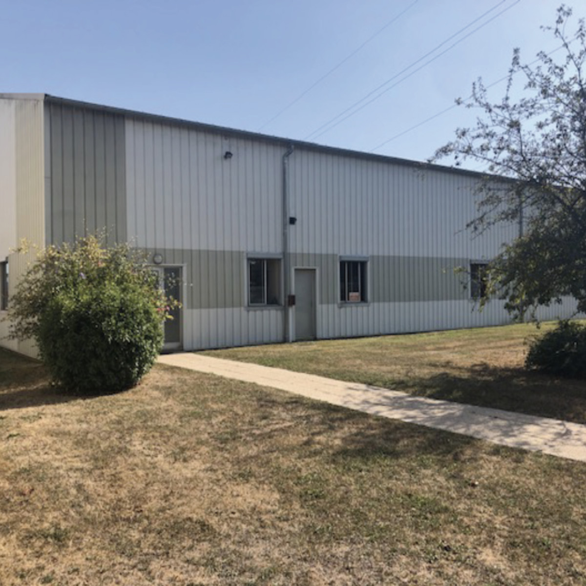 
                                                Vente
                                                 Entrepôt d'une surface de 700 m² à vendre au sud de la Bourgogne