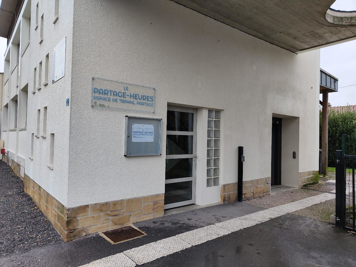 
                                                Location
                                                 Espace de coworking à louer à Vouziers, au sein de la communauté de communes de l'Argonne Ardennaise