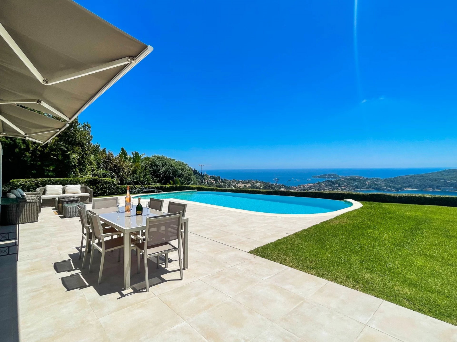 
                                                Vente
                                                 Exceptionnel à Villefranche-sur-Mer/co-exclusivité