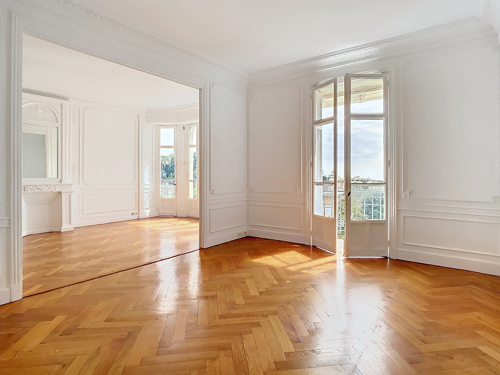Location
                                                 Exceptionnel appartement bourgeois sur Cimiez