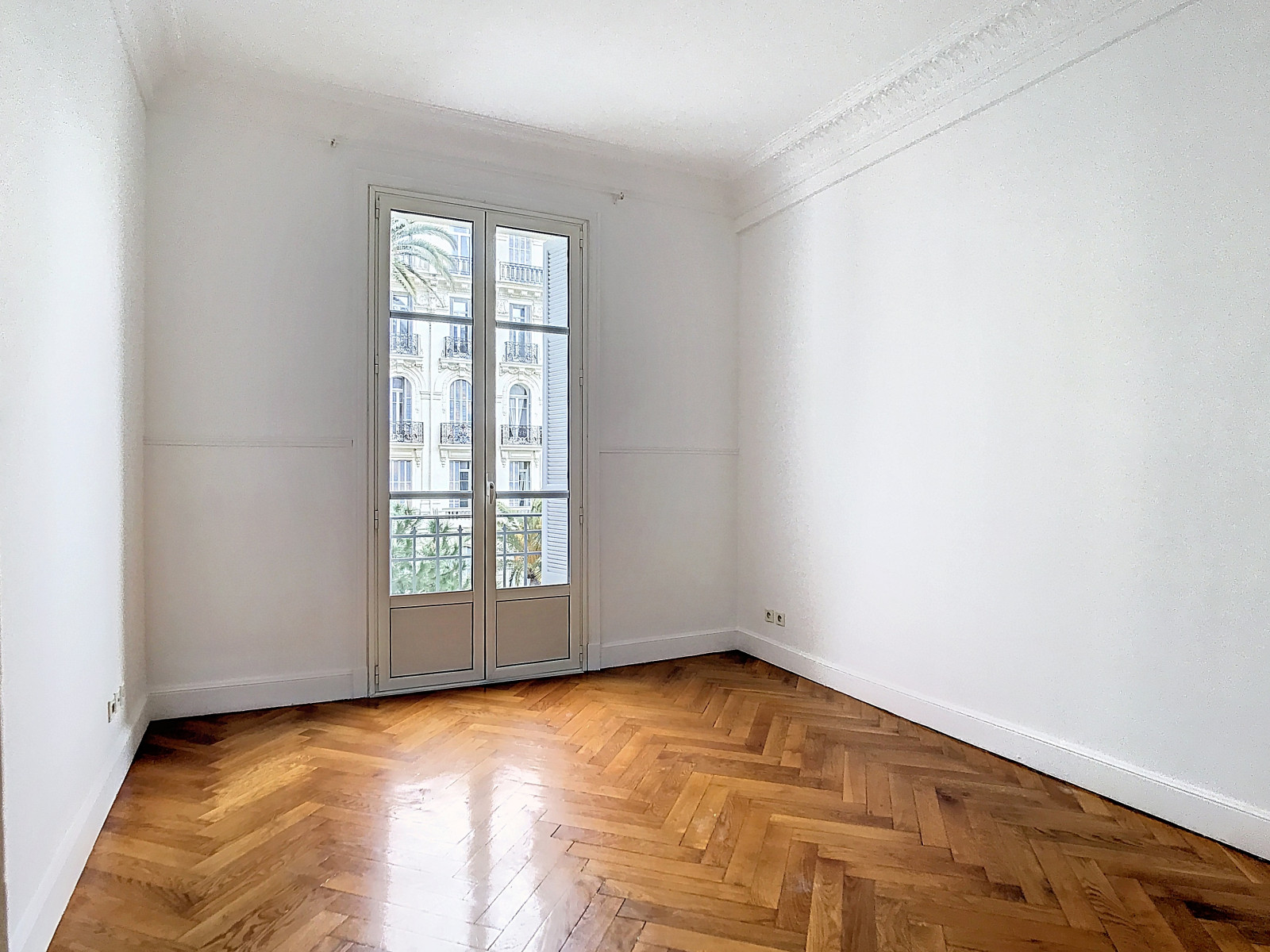 Location
                                                 Exceptionnel appartement bourgeois sur Cimiez