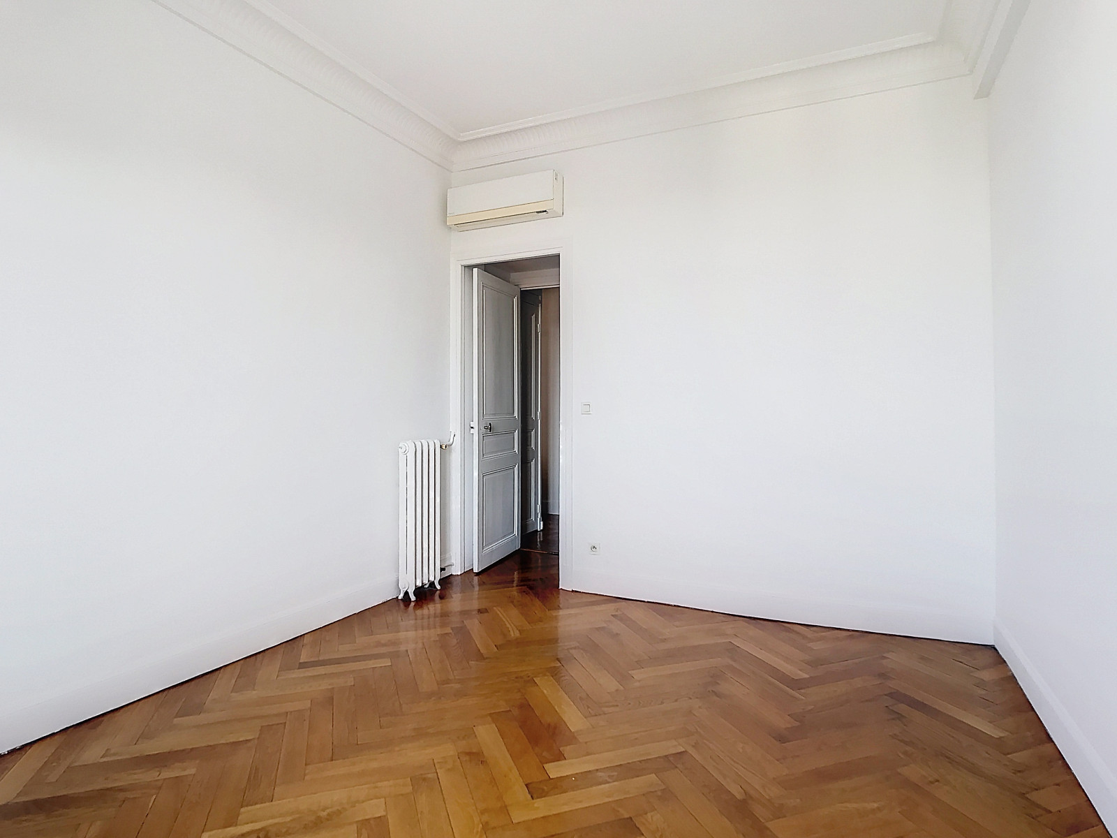 Location
                                                 Exceptionnel appartement bourgeois sur Cimiez