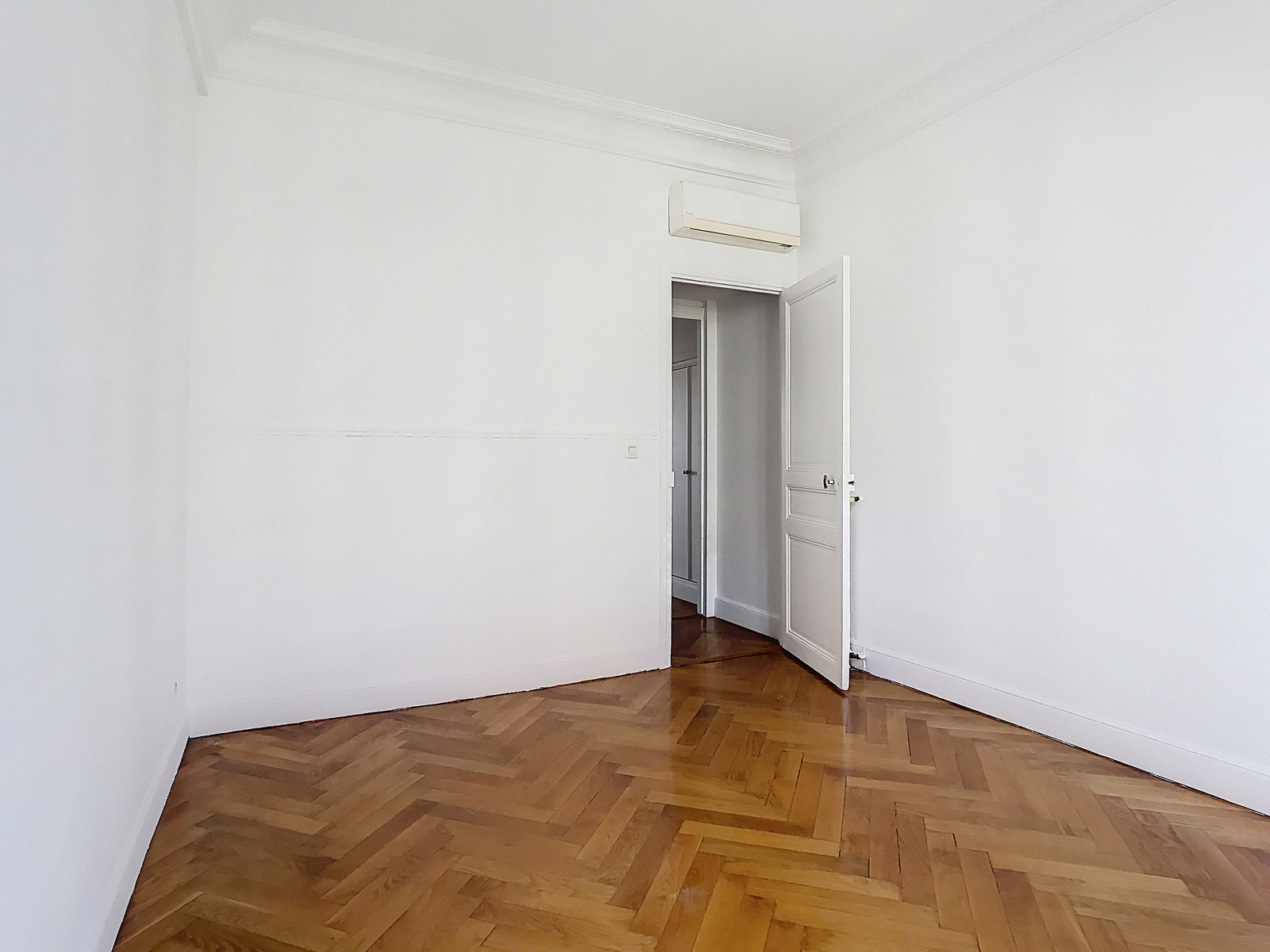 Location
                                                 Exceptionnel appartement bourgeois sur Cimiez