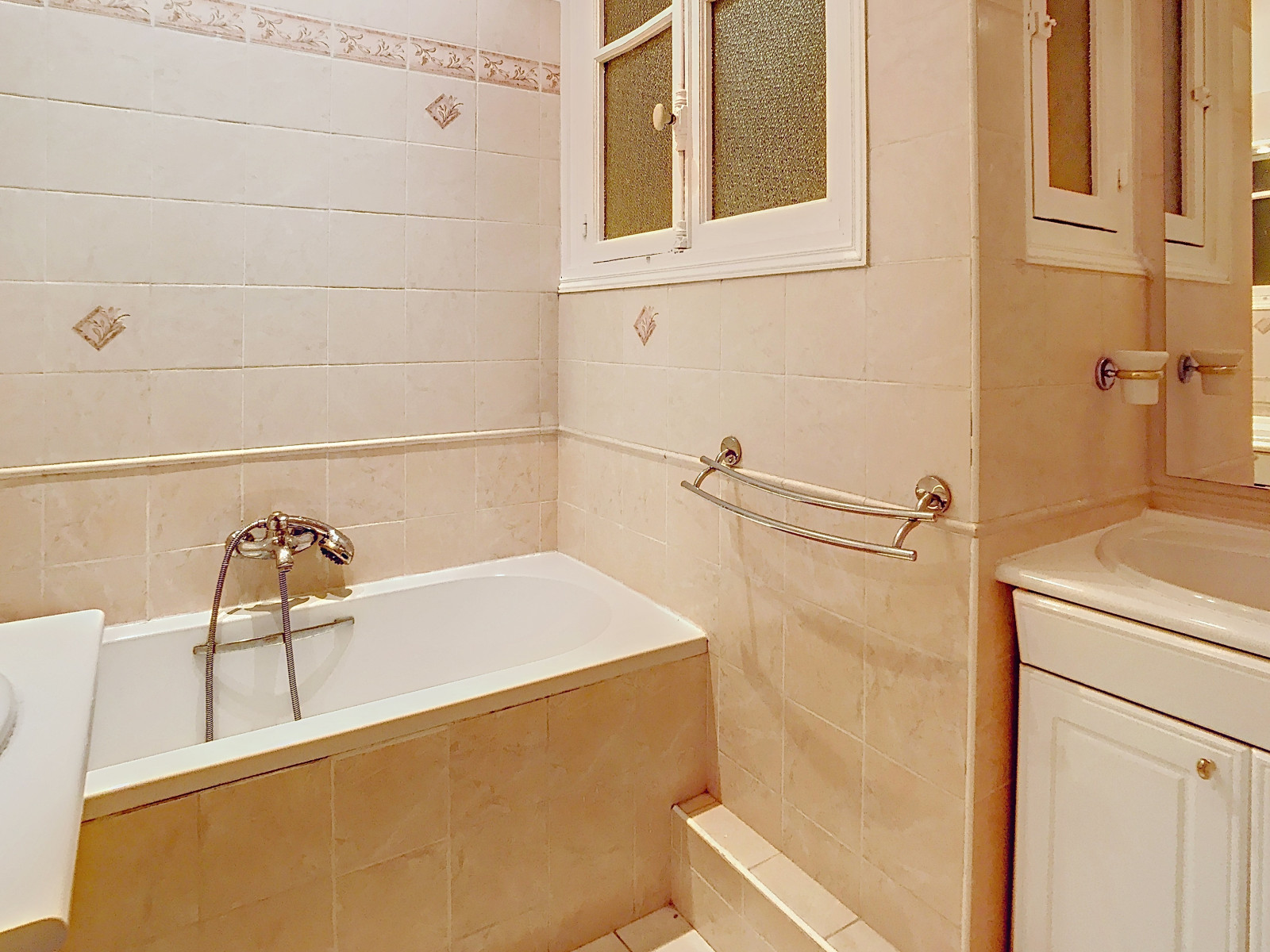 Location
                                                 Exceptionnel appartement bourgeois sur Cimiez